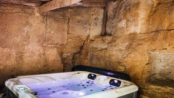 Quadrupla Premium, bagno in camera (1) | Idromassaggio al coperto