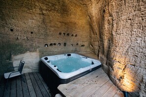 コンフォート ルーム クイーンベッド 1 台 禁煙 | 屋外スパ浴槽