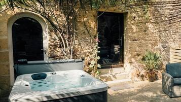 Bain à remous extérieur