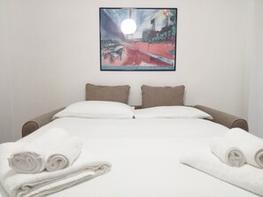 2 chambres, fer et planche à repasser, Wi-Fi gratuit, draps fournis