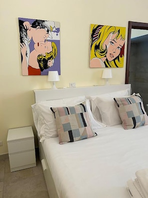 3 slaapkamers, een strijkplank/strijkijzer, gratis wifi, beddengoed