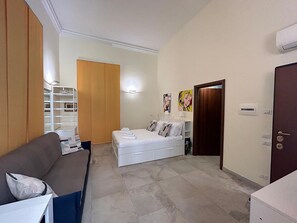 Interior - Independent Rooms by Ghor (Rome)