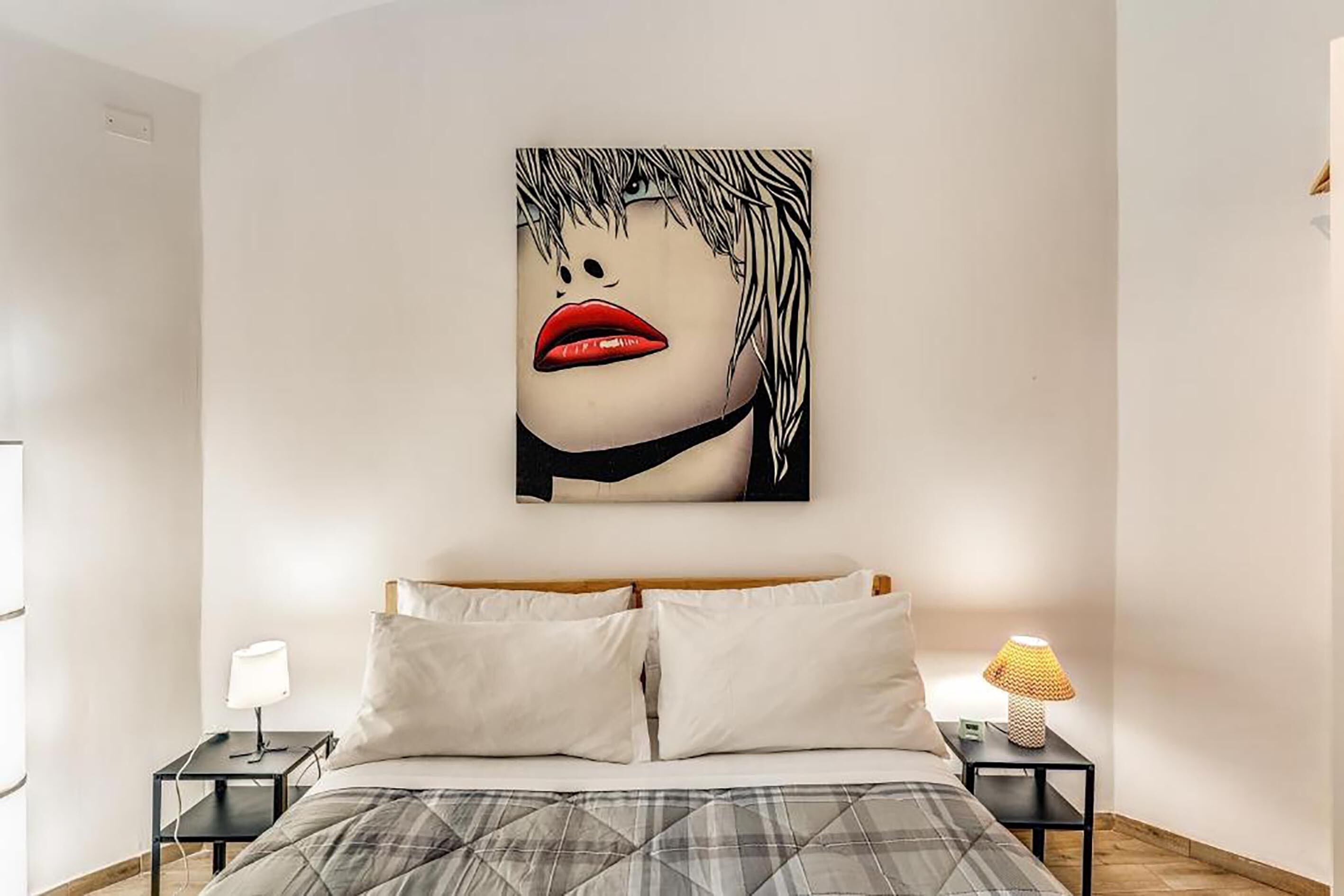 1 slaapkamer, een strijkplank/strijkijzer, gratis wifi, beddengoed