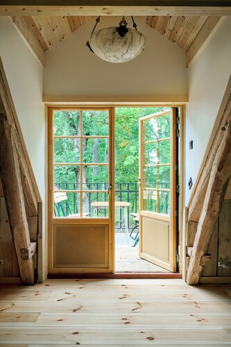 Spectacular 6-bed house in beautiful manor park