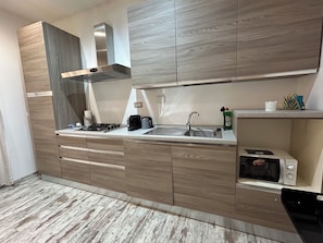 Fridge, microwave, stovetop, dishwasher