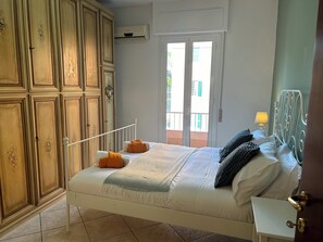 3 bedrooms, iron/ironing board, free WiFi, bed sheets - Casa dei fiori by Ghor (Rome)