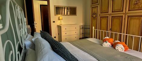 2 habitaciones, tabla de planchar con plancha y wifi gratis