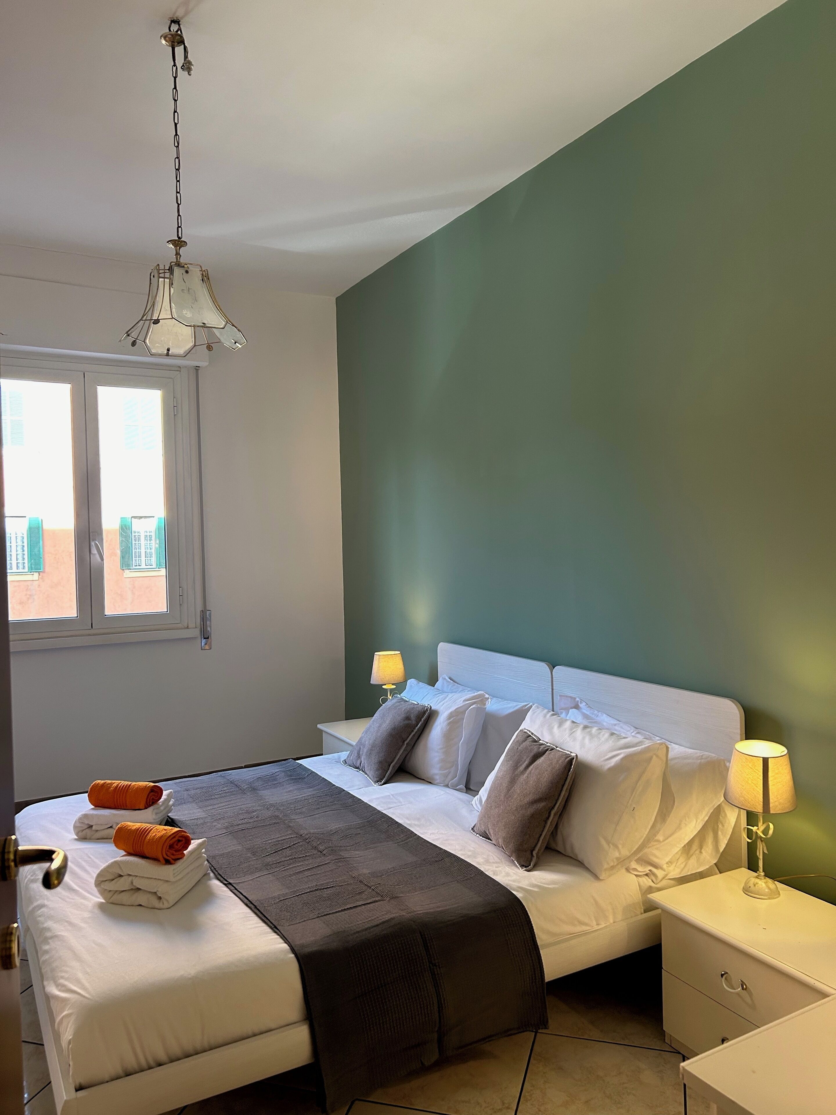 2 slaapkamers, een strijkplank/strijkijzer, gratis wifi, beddengoed