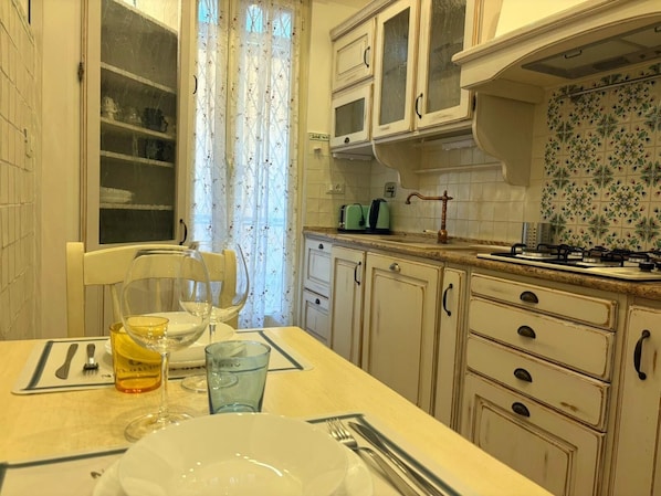 Fridge, microwave, stovetop, cookware/dishes/utensils