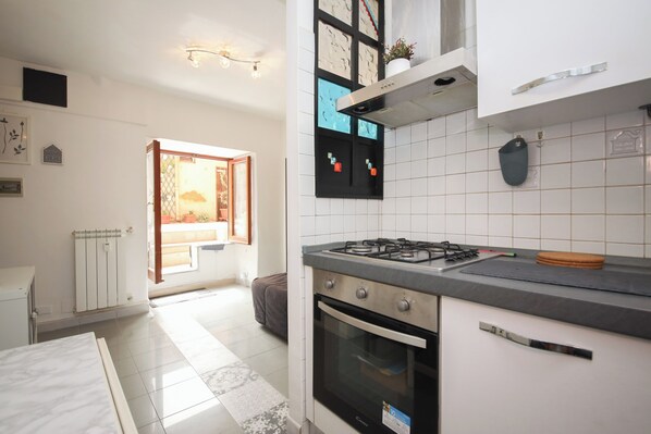 Fridge, microwave, stovetop, coffee/tea maker