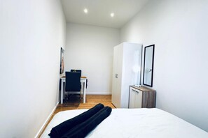 1 bedroom, bed sheets