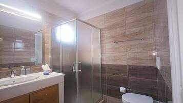 Shower, hair dryer, towels, shampoo