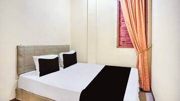 Standard Double Room | Free WiFi, bed sheets