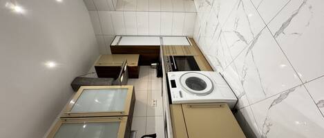 Oven, stovetop, electric kettle, toaster