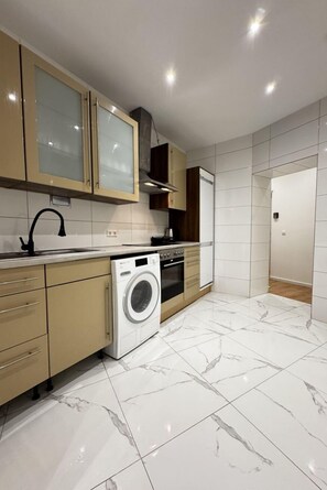 Oven, stovetop, electric kettle, toaster
