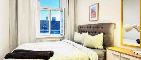 1 bedroom, bed sheets