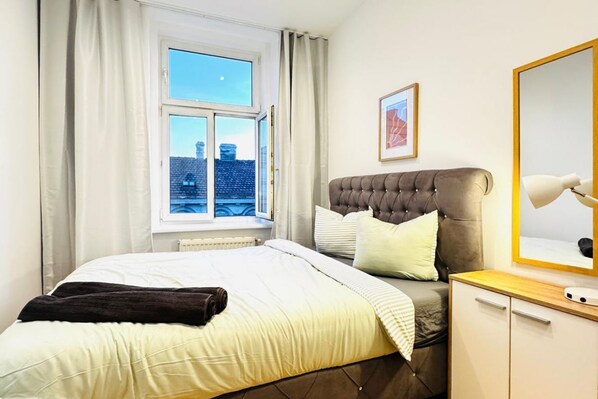 1 bedroom, bed sheets