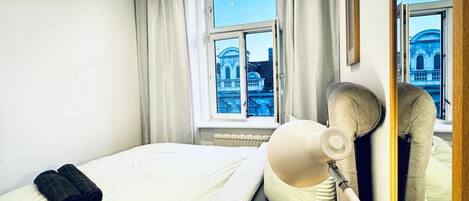 1 bedroom, bed sheets