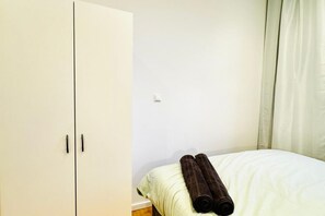 1 bedroom, bed sheets