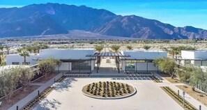 المنشأة من الخارج