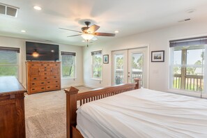 4 bedrooms, iron/ironing board, internet, bed sheets
