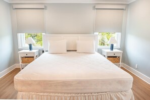 4 bedrooms, iron/ironing board, internet, bed sheets