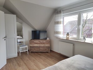 2 Schlafzimmer, Reisekinderbett, kostenloses WLAN