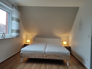 2 Schlafzimmer, Reisekinderbett, kostenloses WLAN