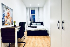 1 slaapkamer, een strijkplank/strijkijzer, beddengoed
