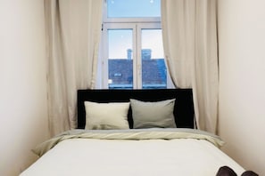 1 bedroom, iron/ironing board, bed sheets - Cozy Room for 2 in 4BR Apt; Near Kaufpark Alterlaa (Vienna)