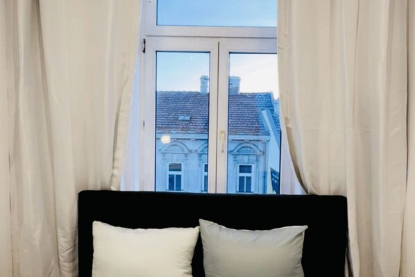 Interior - Cozy Room for 2 in 4BR Apt; Near Kaufpark Alterlaa (Vienna)