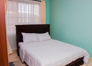 3 bedrooms, iron/ironing board, Internet, bed sheets