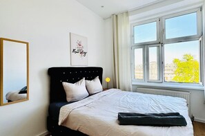 1 bedroom, bed sheets