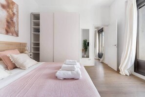 3 bedrooms, iron/ironing board, WiFi, bed sheets - Green Lavapies II (Madrid)