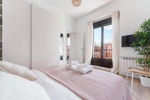 3 chambres, fer et planche à repasser, Wi-Fi, draps fournis