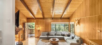 Cozy Updated Cabin w/ Views, Walk to Lake Gregory