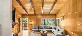 Cozy Updated Cabin w/ Views, Walk to Lake Gregory