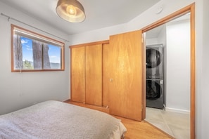 2 chambres, fer et planche à repasser, Wi-Fi, draps fournis