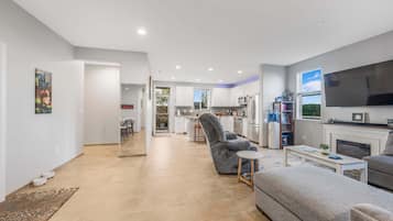 Een televisie en een kantoor