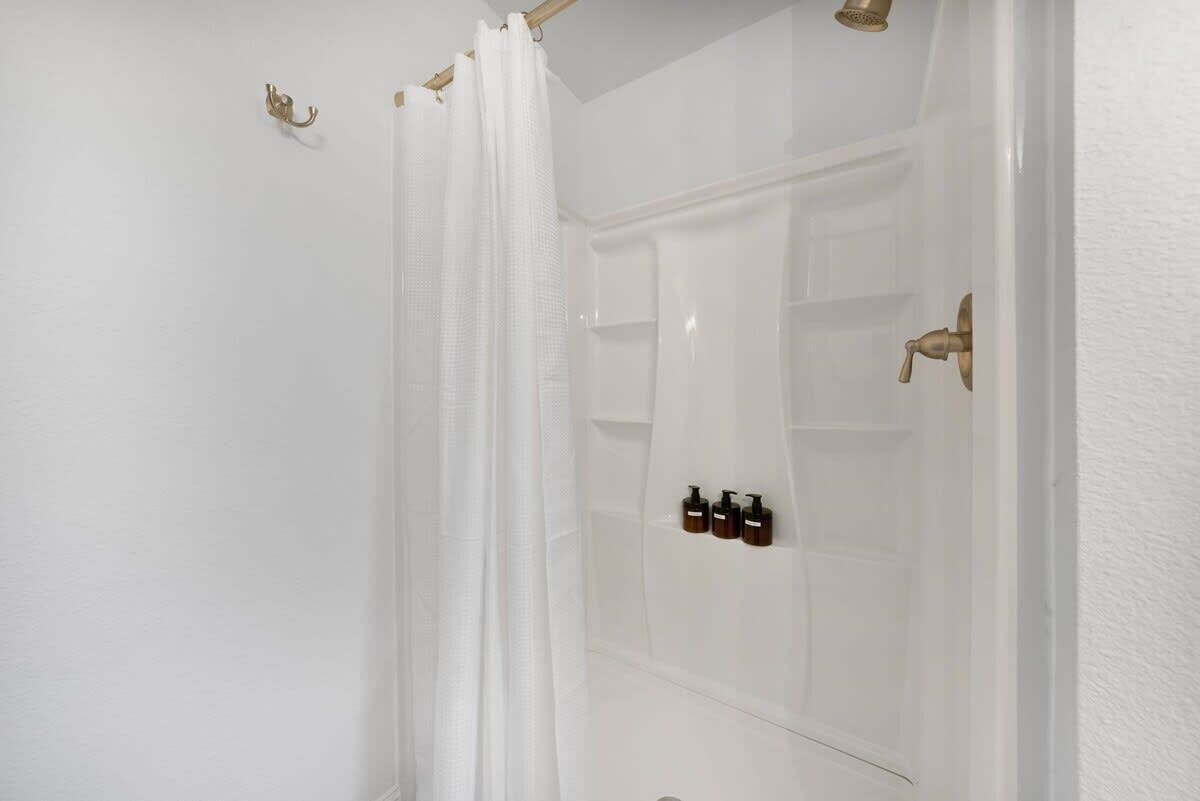 Shower, hair dryer, towels, shampoo