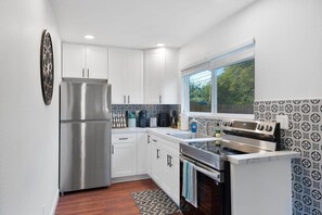 Fridge, microwave, oven, stovetop - Pet Friendly, Centrally Located w/ Shared Gym (Santa Maria)