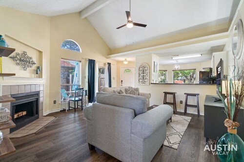 Cozy North Austin Home | Pet-Friendly | Grill | Close to Shopping & Trails