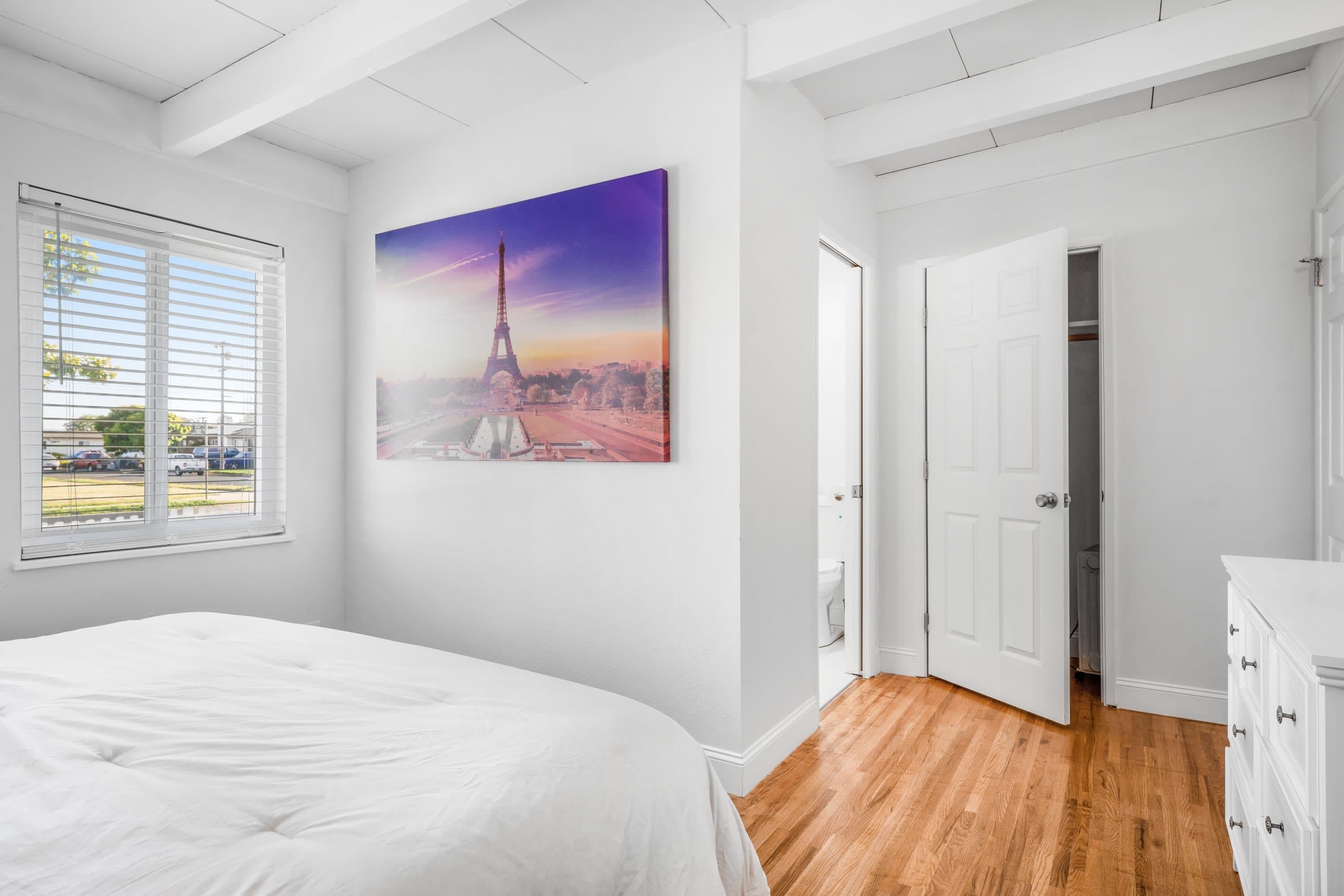 3 bedrooms, desk, iron/ironing board, WiFi