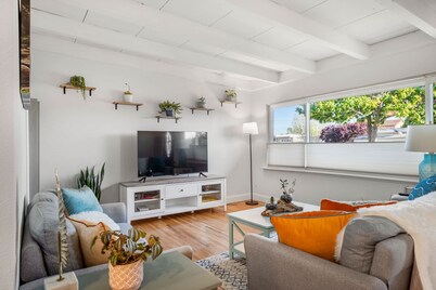 Updated 3 Bd Home, Pet Friendly, Backyard Oasis