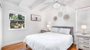 3 camere, una scrivania, ferro/asse da stiro, Wi-Fi