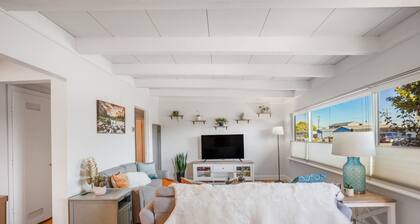 Updated 3 Bd Home, Pet Friendly, Backyard Oasis