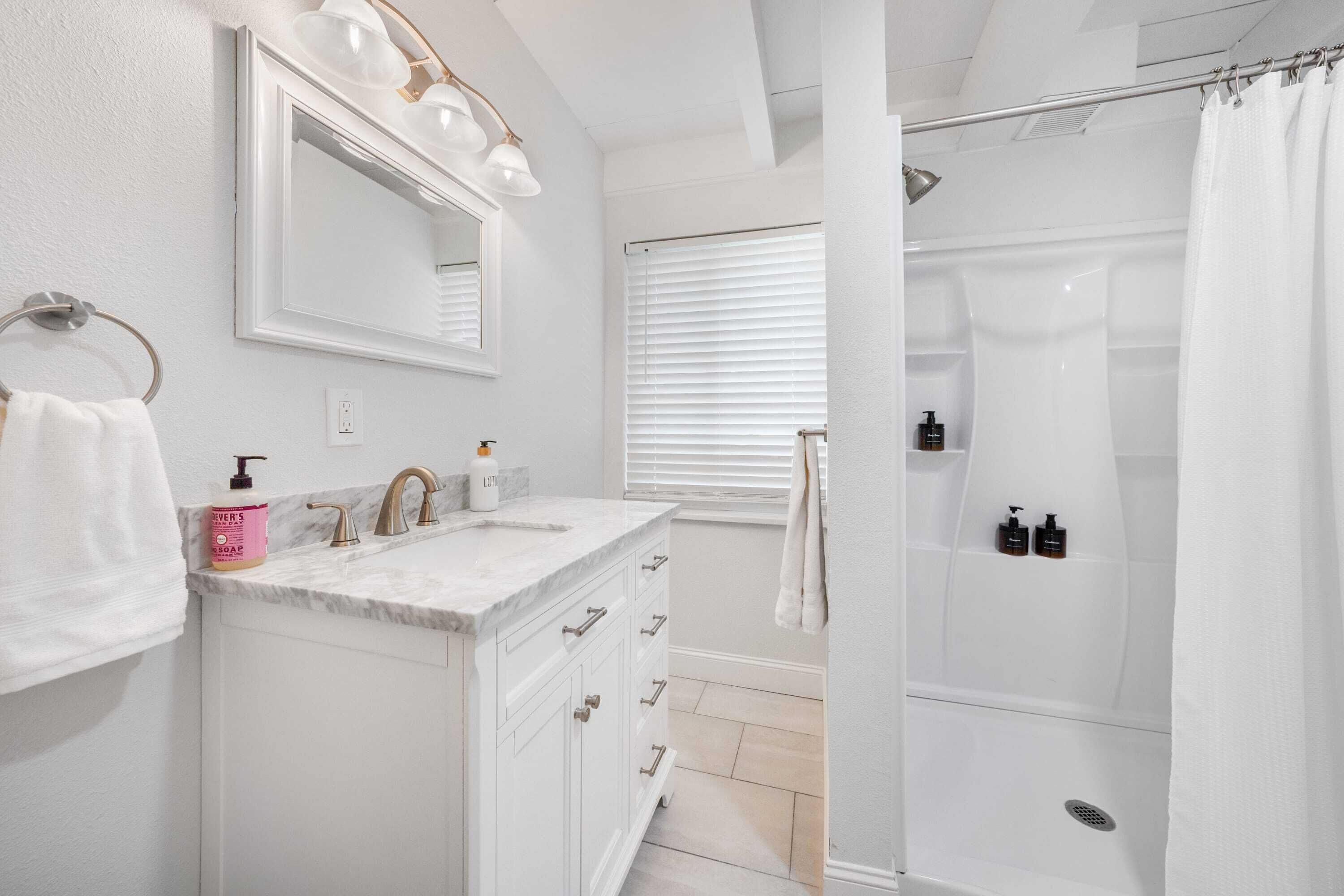 Shower, hair dryer, towels, shampoo