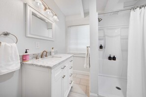 Bruser, hårtørrer, håndklæder