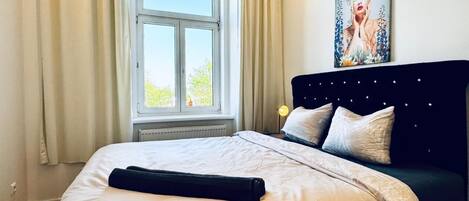 1 makuuhuone, silitysrauta/-lauta, vuodevaatteet