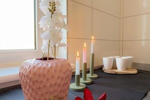 Spa - Private Room in 3BR Apt Steps from Kaufpark (Vienna)